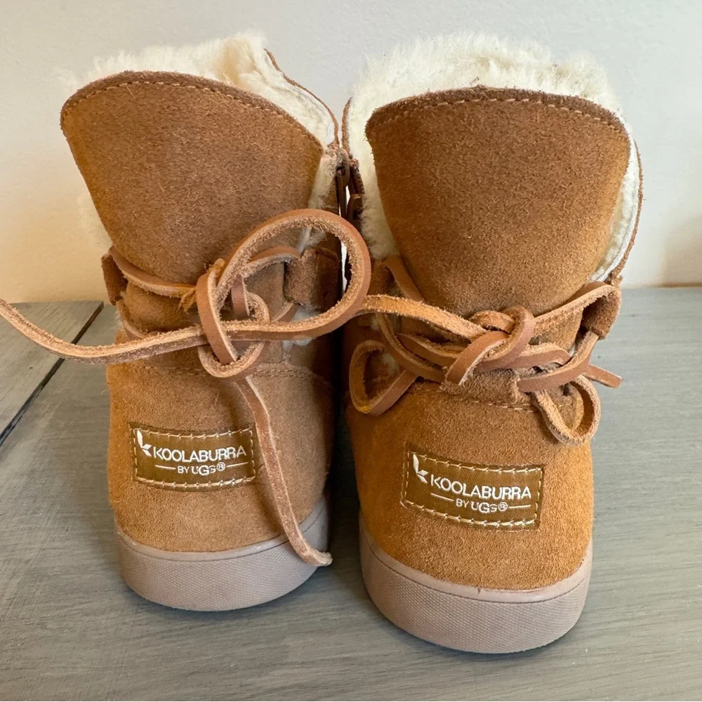 Koolaburra Shazi‎ Mini Chestnut Boots Suede Sheepskin 109362 Women's Shoes Bow 9